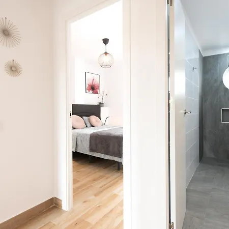 Apartmán Location - Walk To The Beach, Shops & Dining Playa de las Americas (Tenerife)
