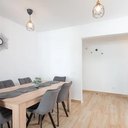 Location - Walk To The Beach, Shops & Dining Apartmán