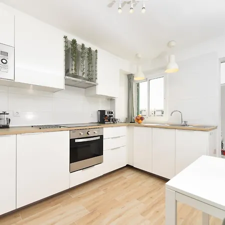 Location - Walk To The Beach, Shops & Dining Lägenhet *