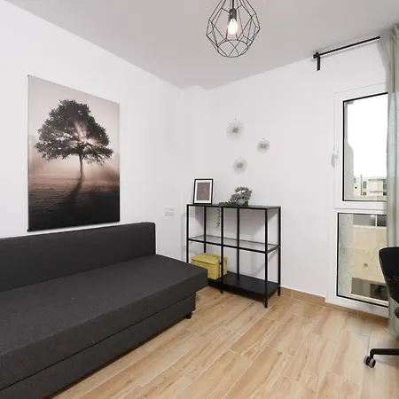 Apartment Location - Walk To The Beach, Shops & Dining *