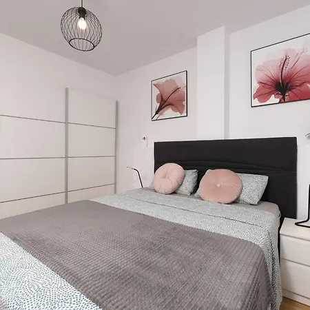 Location - Walk To The Beach, Shops & Dining Playa de las Americas (Tenerife)