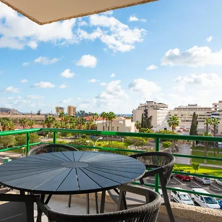 Apartment Location - Walk To The Beach, Shops & Dining *