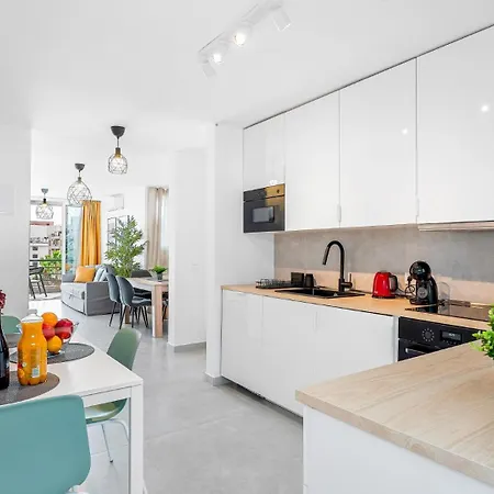 Location - Walk To The Beach, Shops & Dining Playa de las Americas (Tenerife)