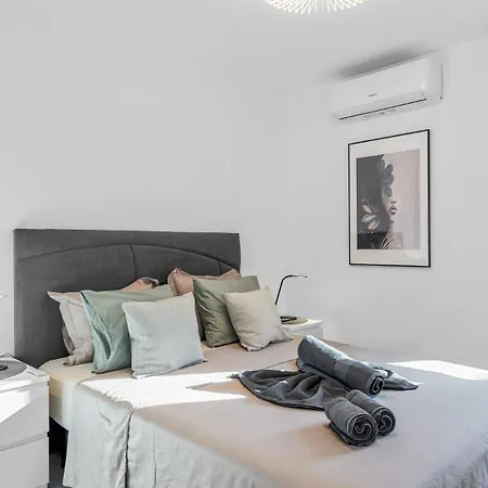 Location - Walk To The Beach, Shops & Dining Apartmán Playa de las Americas (Tenerife)