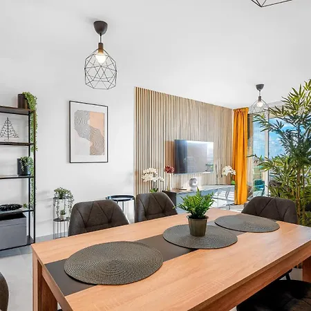 Apartmán Location - Walk To The Beach, Shops & Dining Playa de las Americas (Tenerife)