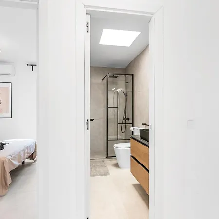 Apartment Location - Walk To The Beach, Shops & Dining
