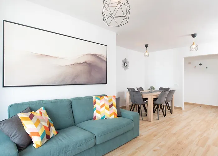 Location - Walk To The Beach, Shops & Dining *