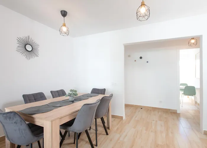 Location - Walk To The Beach, Shops & Dining Appartement