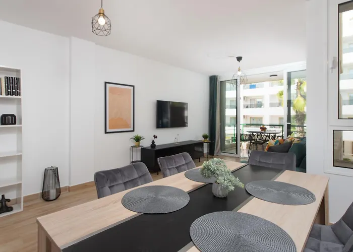 Location - Walk To The Beach, Shops & Dining Appartement