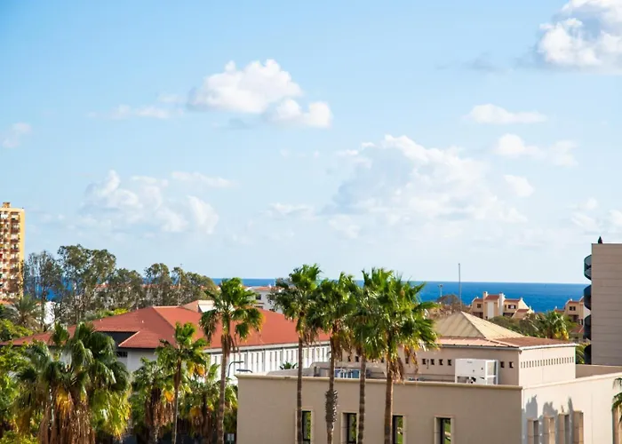 Location - Walk To The Beach, Shops & Dining