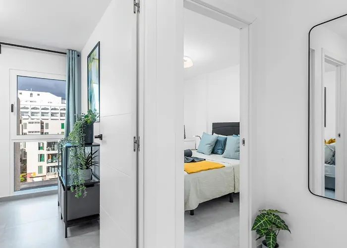 Location - Walk To The Beach, Shops & Dining Appartement Playa de las Américas